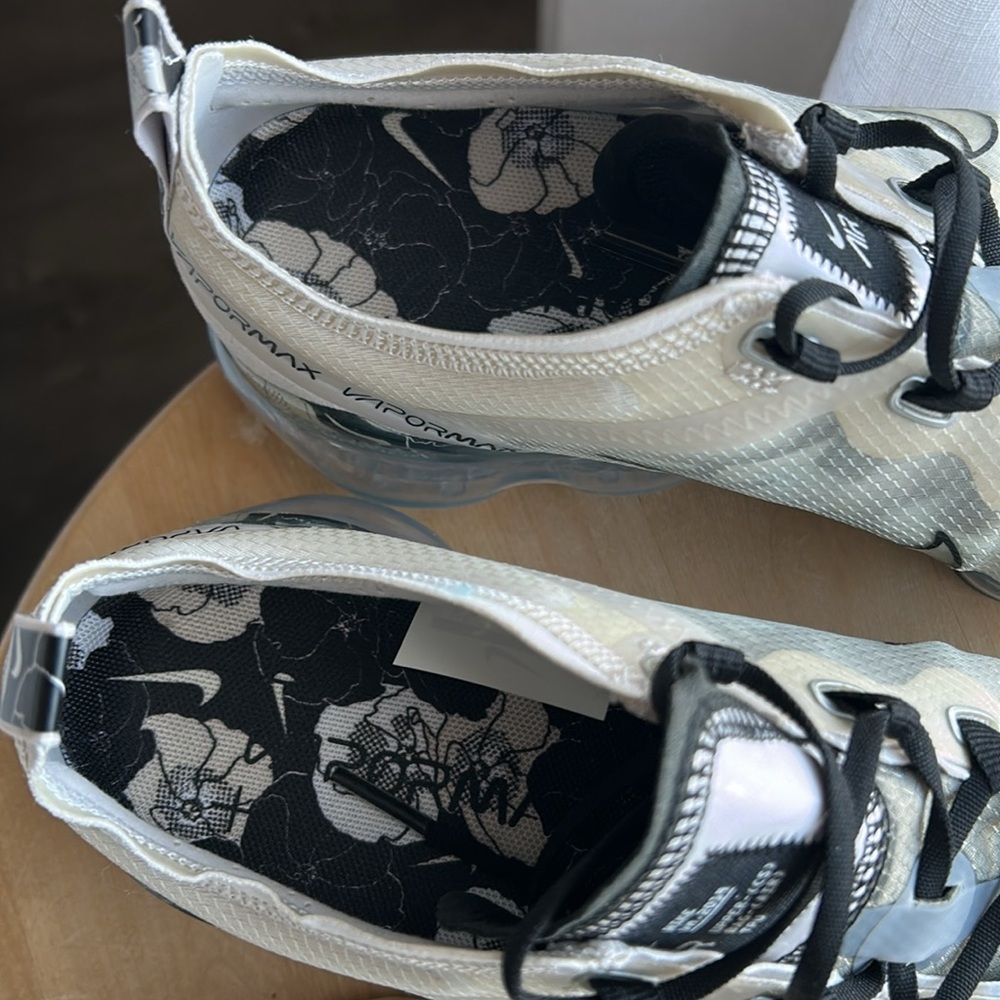 Nike Air VaporMax Running Shoes - Picture 8 of 17